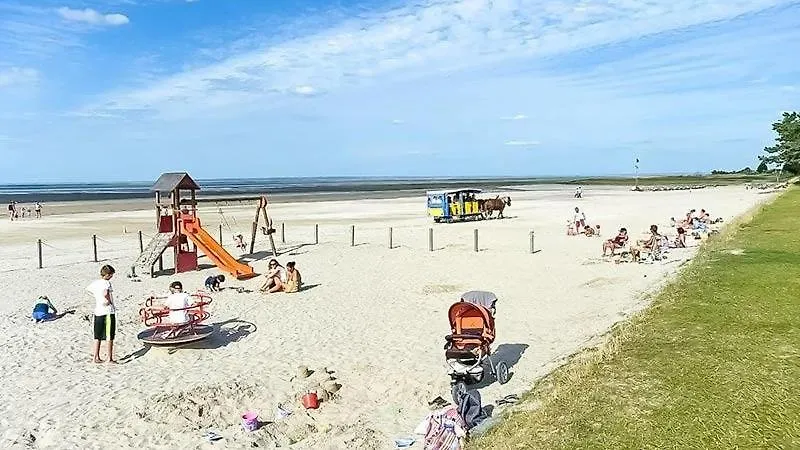 Holiday home Maison Centre Bourg A 50M De La Plage Cherrueix